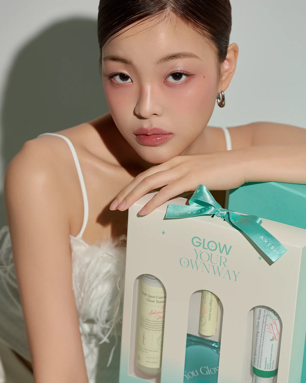 AXIS - Y - Glow Your Own Way Beauty Box